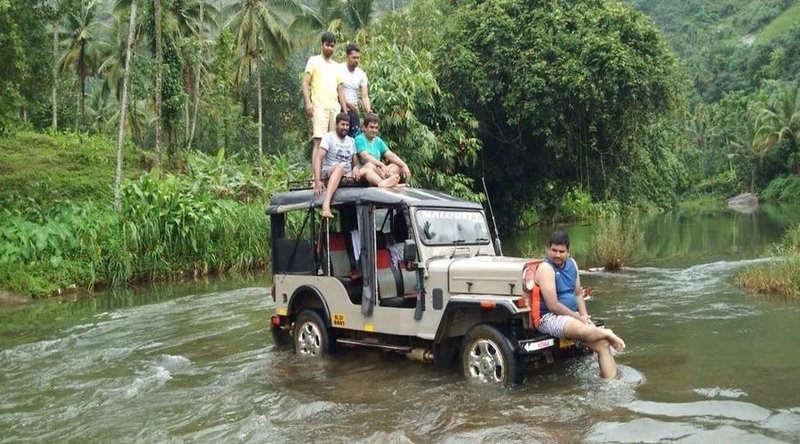 Jeep Safari (Anaikulam Off Road)